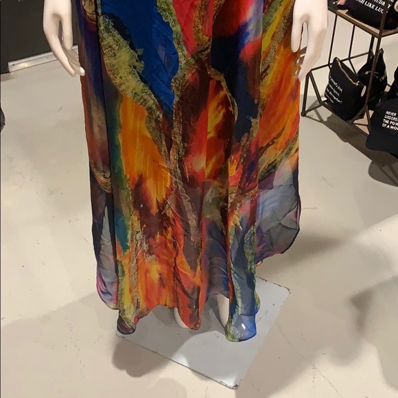 Maxi - Picture 2 of 9